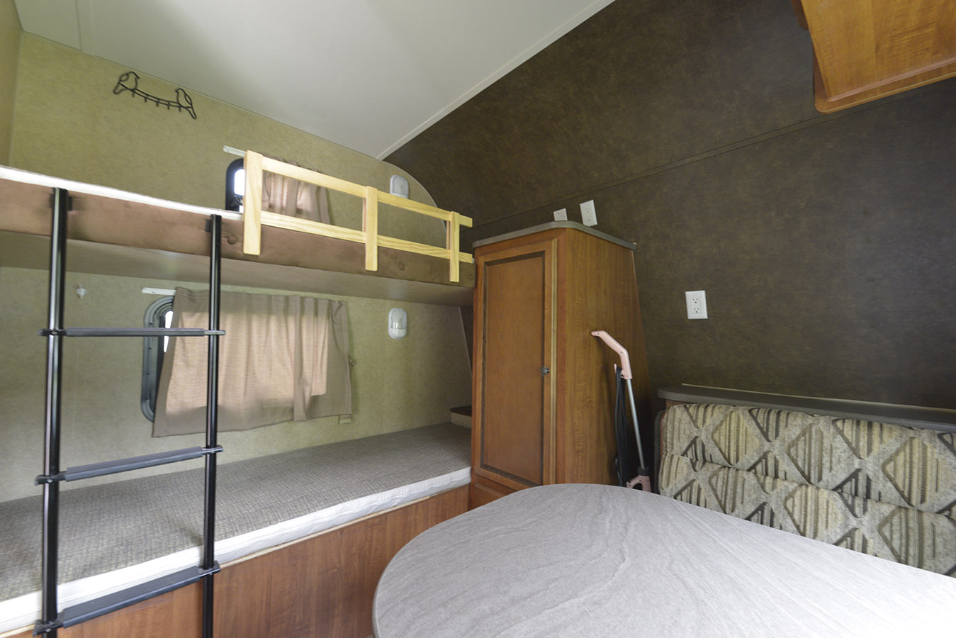 Bunkroom from dinette